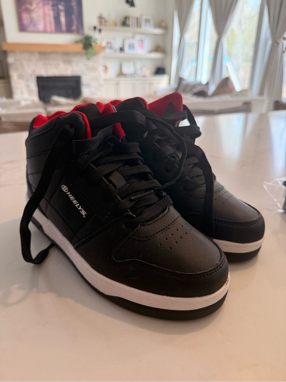 Heelys Men's Black and Red High-Top Skate Sneakers